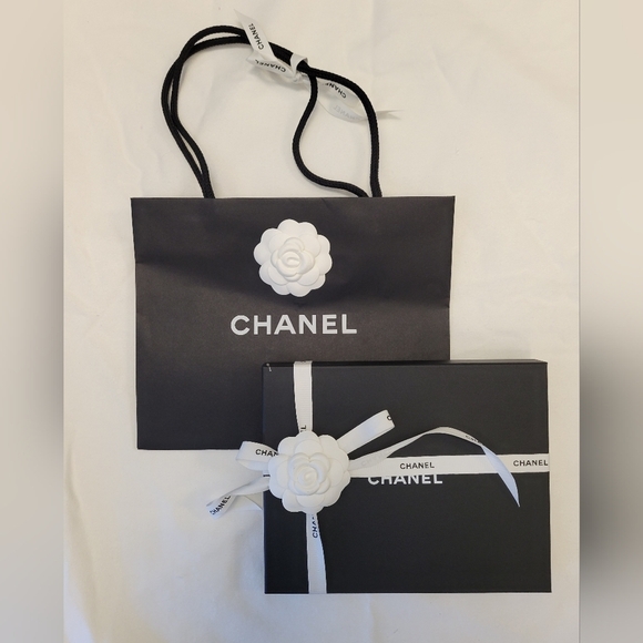 Chanel Pearl And Silver Necklace - Picture 7 of 9